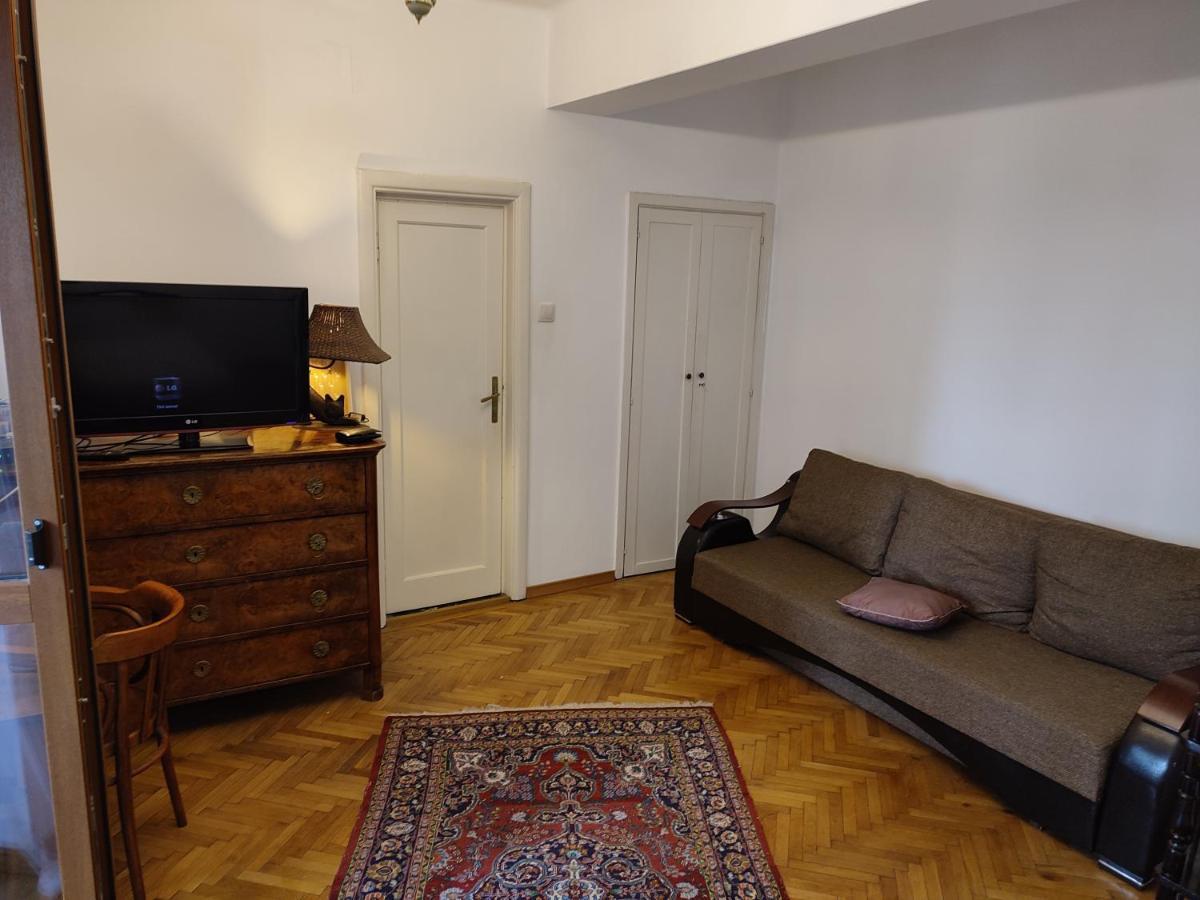 Accommodation Ateneu Palace ブカレスト エクステリア 写真